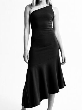 Abercrombie & Fitch One-Shoulder Asymmetrical Hem